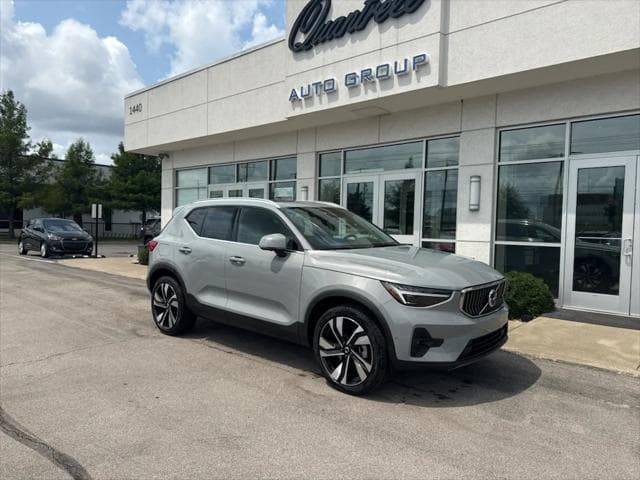 2025 Volvo XC40 in Gray