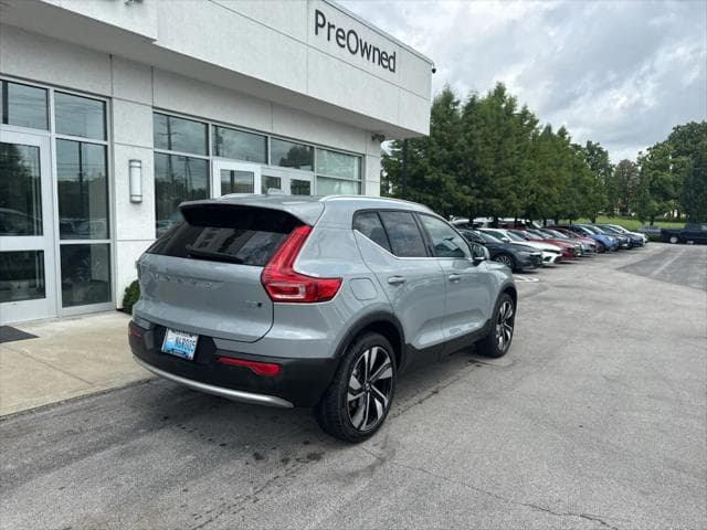 2025 Volvo XC40 SUV in Gray thumbnail 3