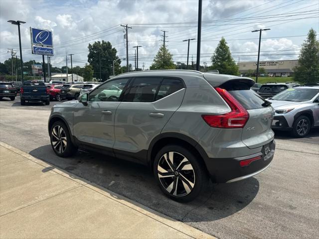 2025 Volvo XC40 SUV in Gray thumbnail 5