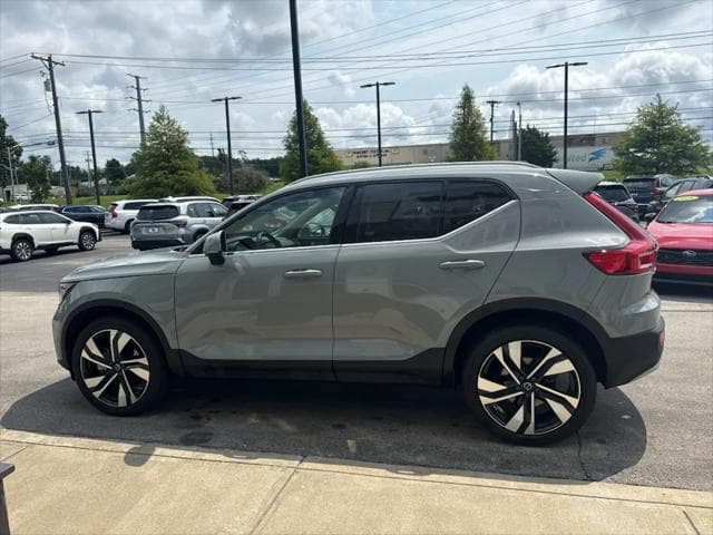 2025 Volvo XC40 SUV in Gray thumbnail 6