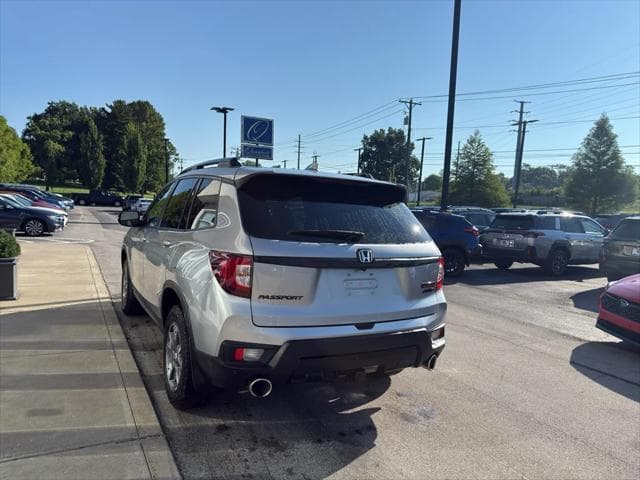 2022 Honda Passport SUV in Lunar Silver Metallic thumbnail 4