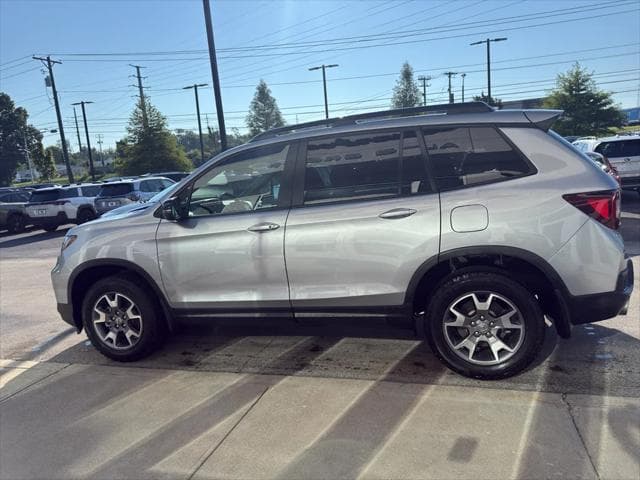 2022 Honda Passport SUV in Lunar Silver Metallic thumbnail 6