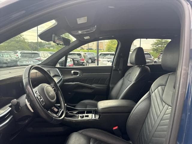 2024 Kia Sorento SUV in Midnight Lake Blue thumbnail 9