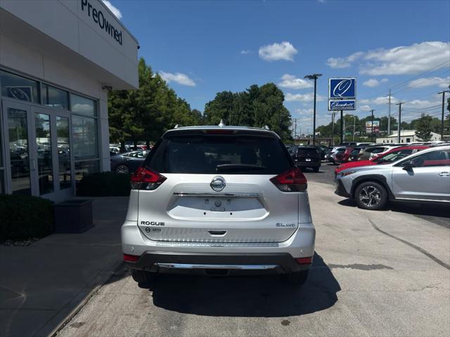 2020 Nissan Rogue SUV in Brilliant Silver Metallic thumbnail 4