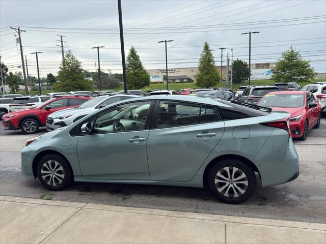 2019 Toyota Prius Hatchback in Sea Glass Pearl thumbnail 3