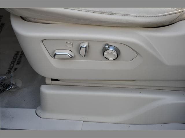 2021 Cadillac Escalade SUV in Crystal White Tricoat thumbnail 35