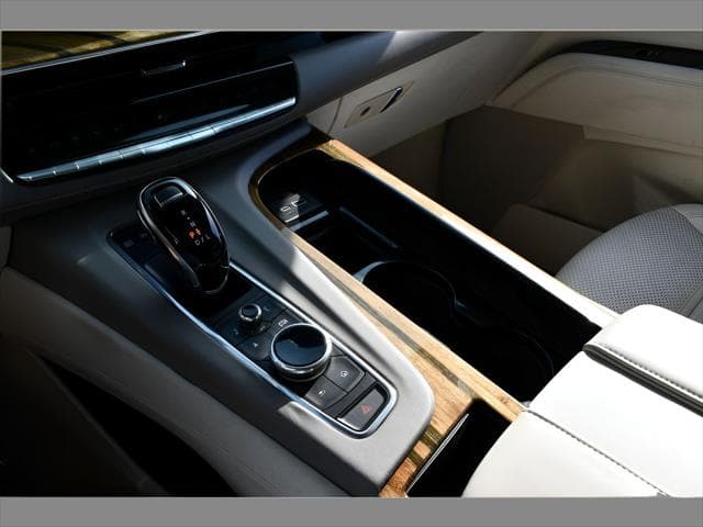 2021 Cadillac Escalade SUV in Crystal White Tricoat thumbnail 37