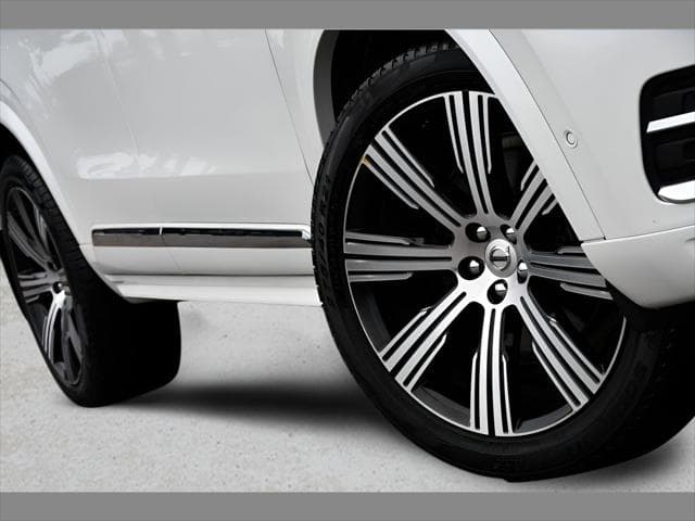 2024 Volvo XC90 SUV in Crystal White Metallic thumbnail 11