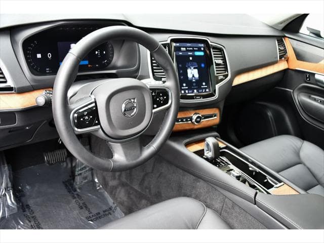 2024 Volvo XC90 SUV in Crystal White Metallic thumbnail 13