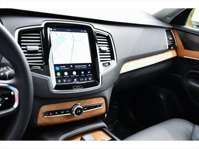 2024 Volvo XC90 SUV in Crystal White Metallic thumbnail 20