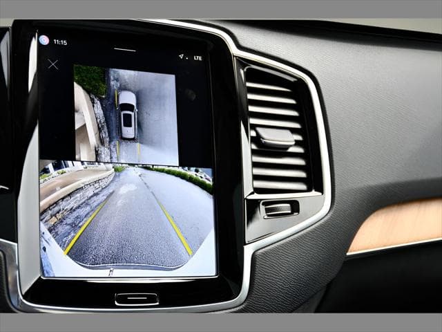 2024 Volvo XC90 SUV in Crystal White Metallic thumbnail 22
