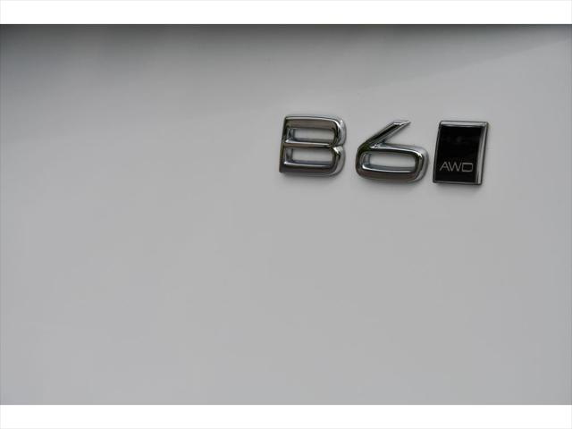 2024 Volvo XC90 SUV in Crystal White Metallic thumbnail 29