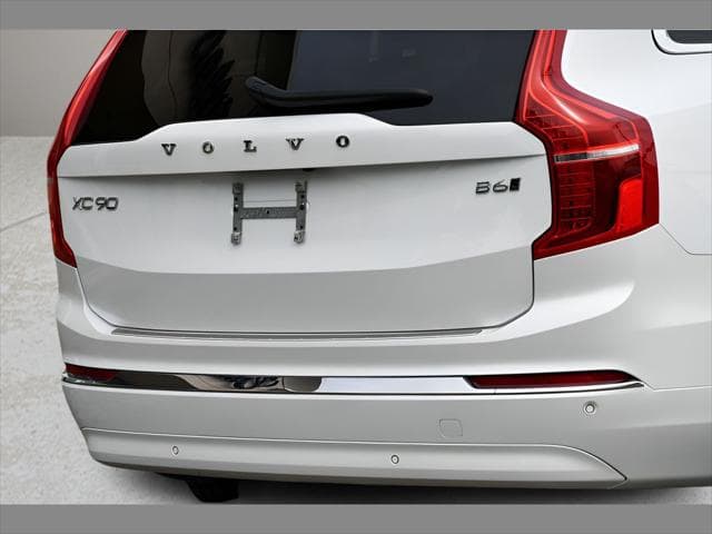2024 Volvo XC90 SUV in Crystal White Metallic thumbnail 30