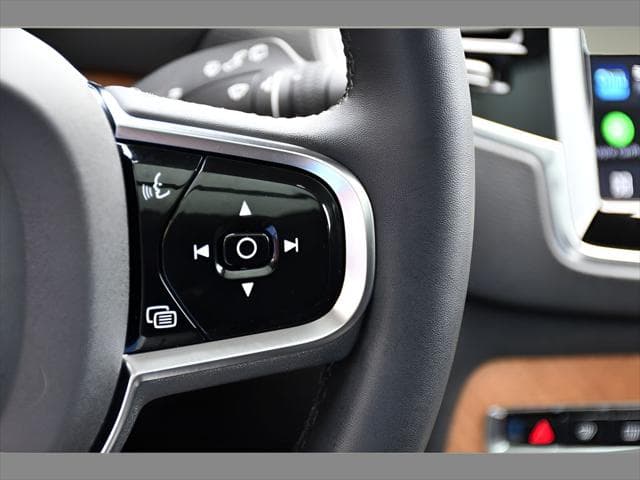 2024 Volvo XC90 SUV in Crystal White Metallic thumbnail 35