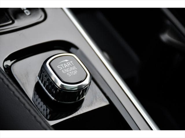 2024 Volvo XC90 SUV in Crystal White Metallic thumbnail 37