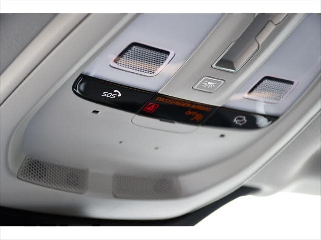 2024 Volvo XC90 SUV in Crystal White Metallic thumbnail 38