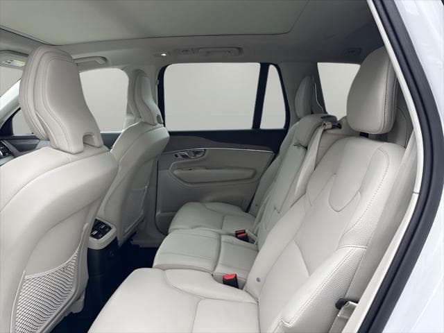 2023 Volvo XC90 Recharge Plug-In Hybrid SUV in Crystal White Metallic - Image 20