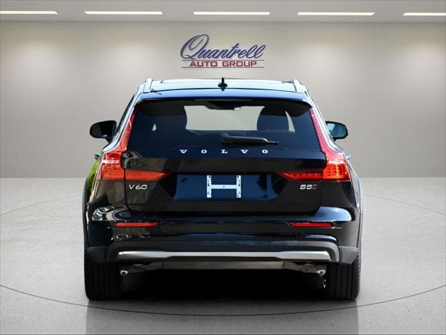 2025 Volvo V60 Cross Country Wagon in Onyx Black Metallic thumbnail 5