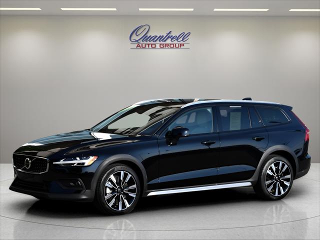 2025 Volvo V60 Cross Country Wagon in Onyx Black Metallic thumbnail 8