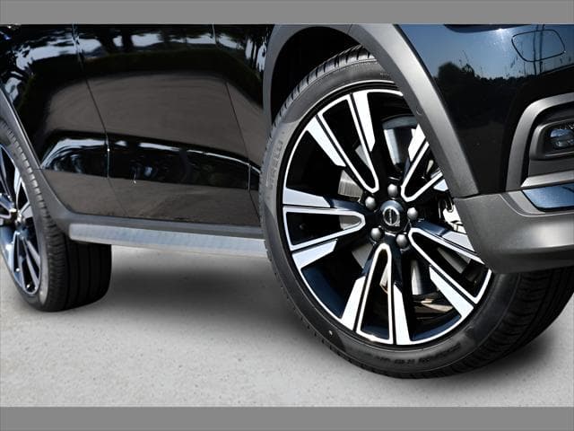 2025 Volvo V60 Cross Country Wagon in Onyx Black Metallic thumbnail 11