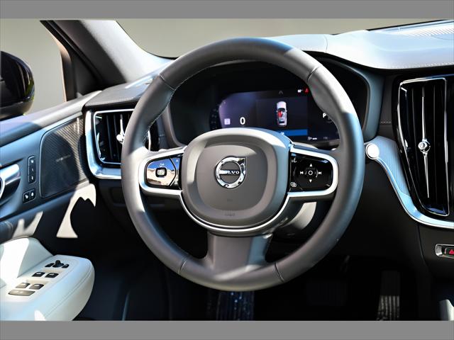 2025 Volvo V60 Cross Country Wagon in Onyx Black Metallic thumbnail 17