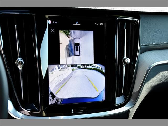 2025 Volvo V60 Cross Country Wagon in Onyx Black Metallic thumbnail 22