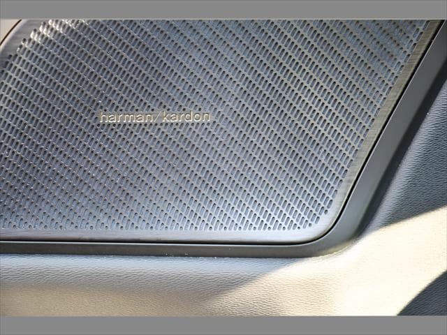 2025 Volvo V60 Cross Country Wagon in Onyx Black Metallic thumbnail 28