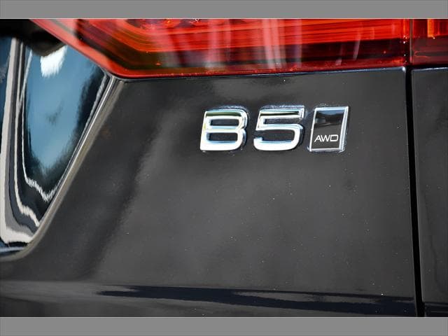 2025 Volvo V60 Cross Country Wagon in Onyx Black Metallic thumbnail 29