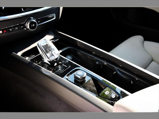 2025 Volvo V60 Cross Country Wagon in Onyx Black Metallic thumbnail 36