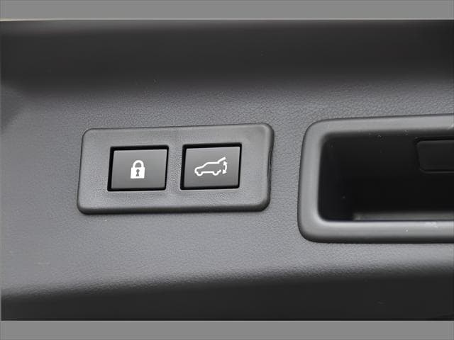 2026 Subaru Forester SUV in Crystal White Pearl thumbnail 24