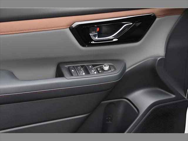2026 Subaru Forester SUV in Crystal White Pearl thumbnail 26
