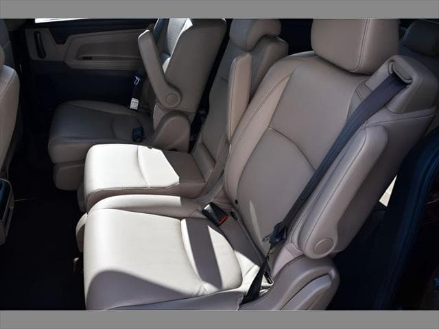 2021 Honda Odyssey Van in Deep Scarlet Pearl thumbnail 16
