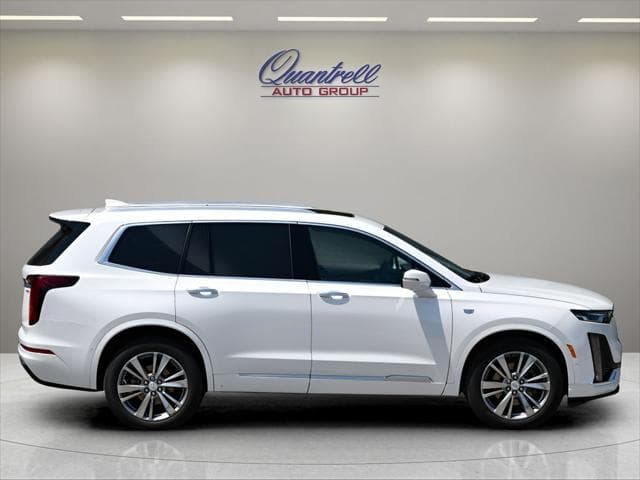 2023 Cadillac XT6 SUV in Crystal White Tricoat thumbnail 3