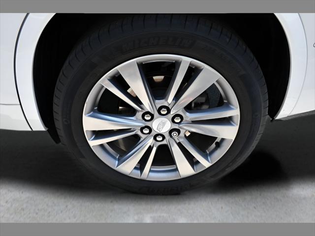 2023 Cadillac XT6 SUV in Crystal White Tricoat thumbnail 10