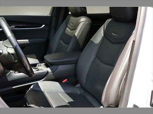 2023 Cadillac XT6 SUV in Crystal White Tricoat thumbnail 13