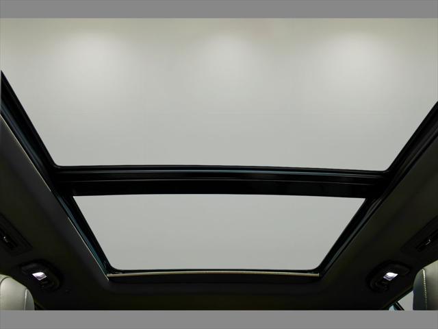 2023 Cadillac XT6 SUV in Crystal White Tricoat thumbnail 14