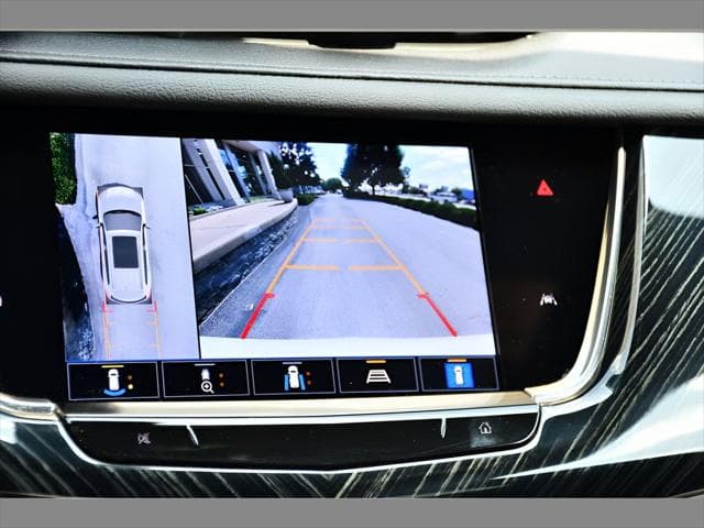 2023 Cadillac XT6 SUV in Crystal White Tricoat thumbnail 23