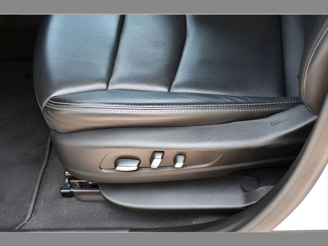 2023 Cadillac XT6 SUV in Crystal White Tricoat thumbnail 34