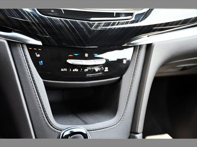 2023 Cadillac XT6 SUV in Crystal White Tricoat thumbnail 39