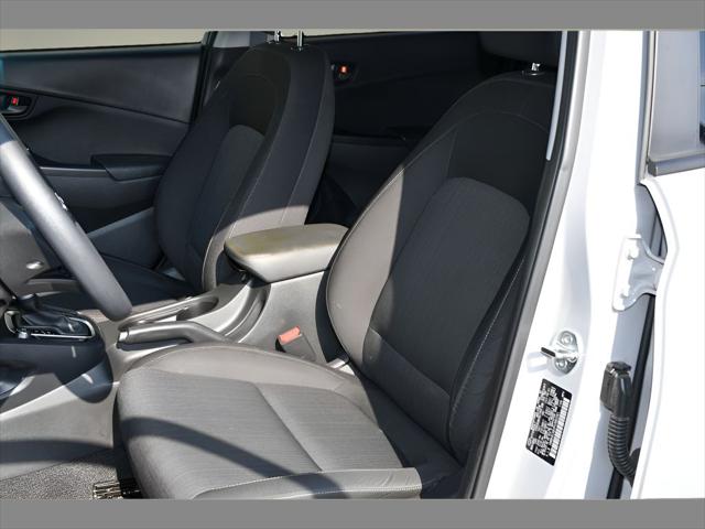 2023 Hyundai Kona SUV in Cyber Silver thumbnail 14
