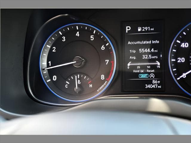2023 Hyundai Kona SUV in Cyber Silver thumbnail 18