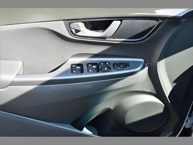 2023 Hyundai Kona SUV in Cyber Silver thumbnail 23