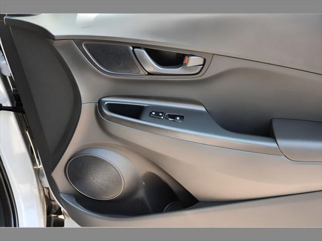 2023 Hyundai Kona SUV in Cyber Silver thumbnail 30