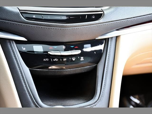 2019 Cadillac XT5 SUV in Stellar Black Metallic thumbnail 38