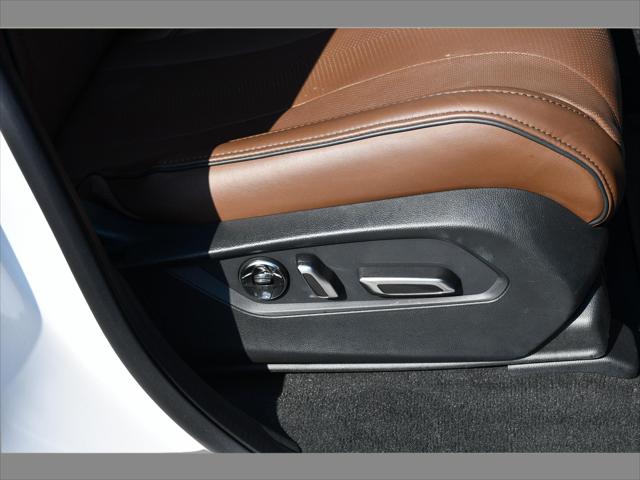 2024 Acura MDX SUV in Platinum White Pearl thumbnail 32