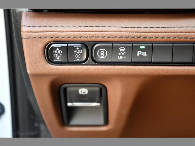 2024 Acura MDX SUV in Platinum White Pearl thumbnail 35