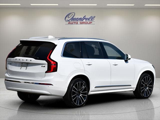 2025 Volvo XC90 SUV in Crystal White Pearl thumbnail 4