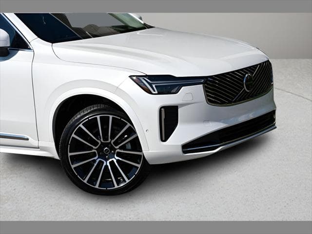 2025 Volvo XC90 SUV in Crystal White Pearl thumbnail 10