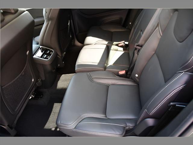 2025 Volvo XC90 SUV in Crystal White Pearl thumbnail 16