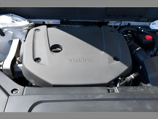 2025 Volvo XC90 SUV in Crystal White Pearl thumbnail 27